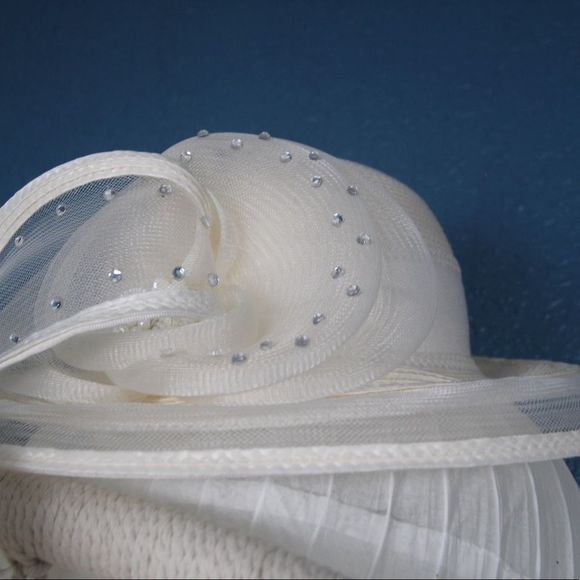 Vintage white woven mesh hat with crystal decorations and bow with accents - Picture 14 of 15